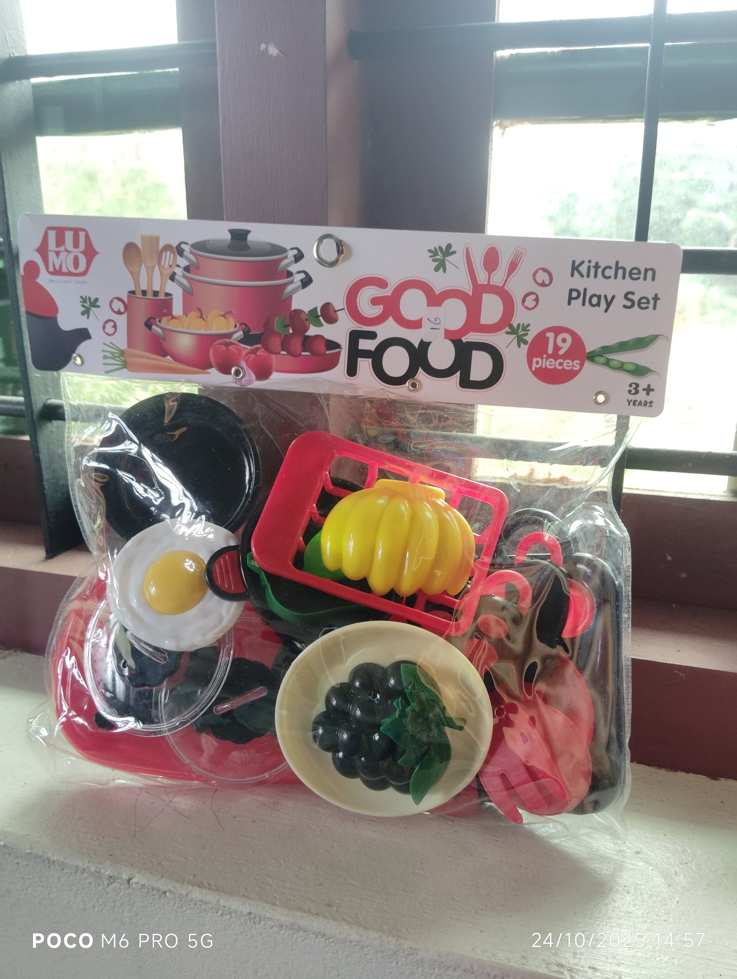 "GOOD FOOD" Children's Red Kitchen Role Play Toy (19 pieces)