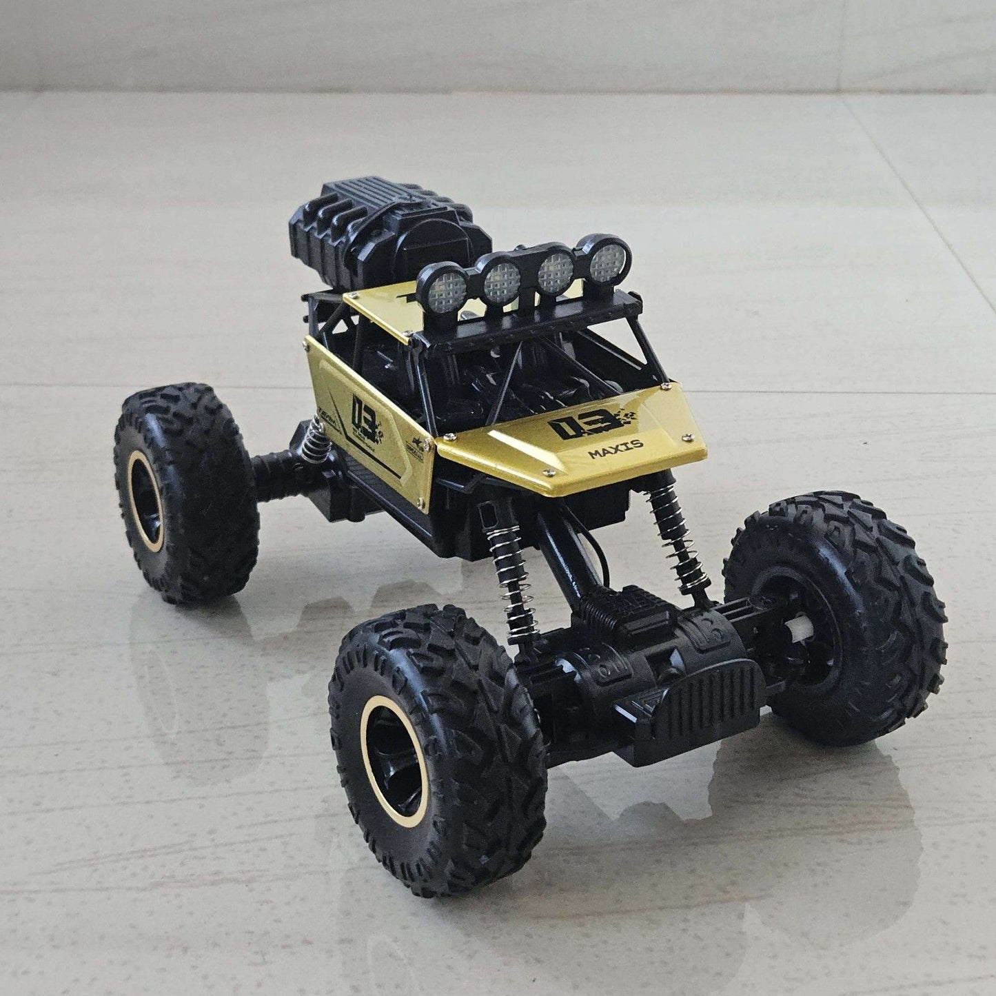 Rock Crawler 1:16 RC Car – Metal Body, Shock Absorbers, LED Lights, Type-C Charging, Kids Edition